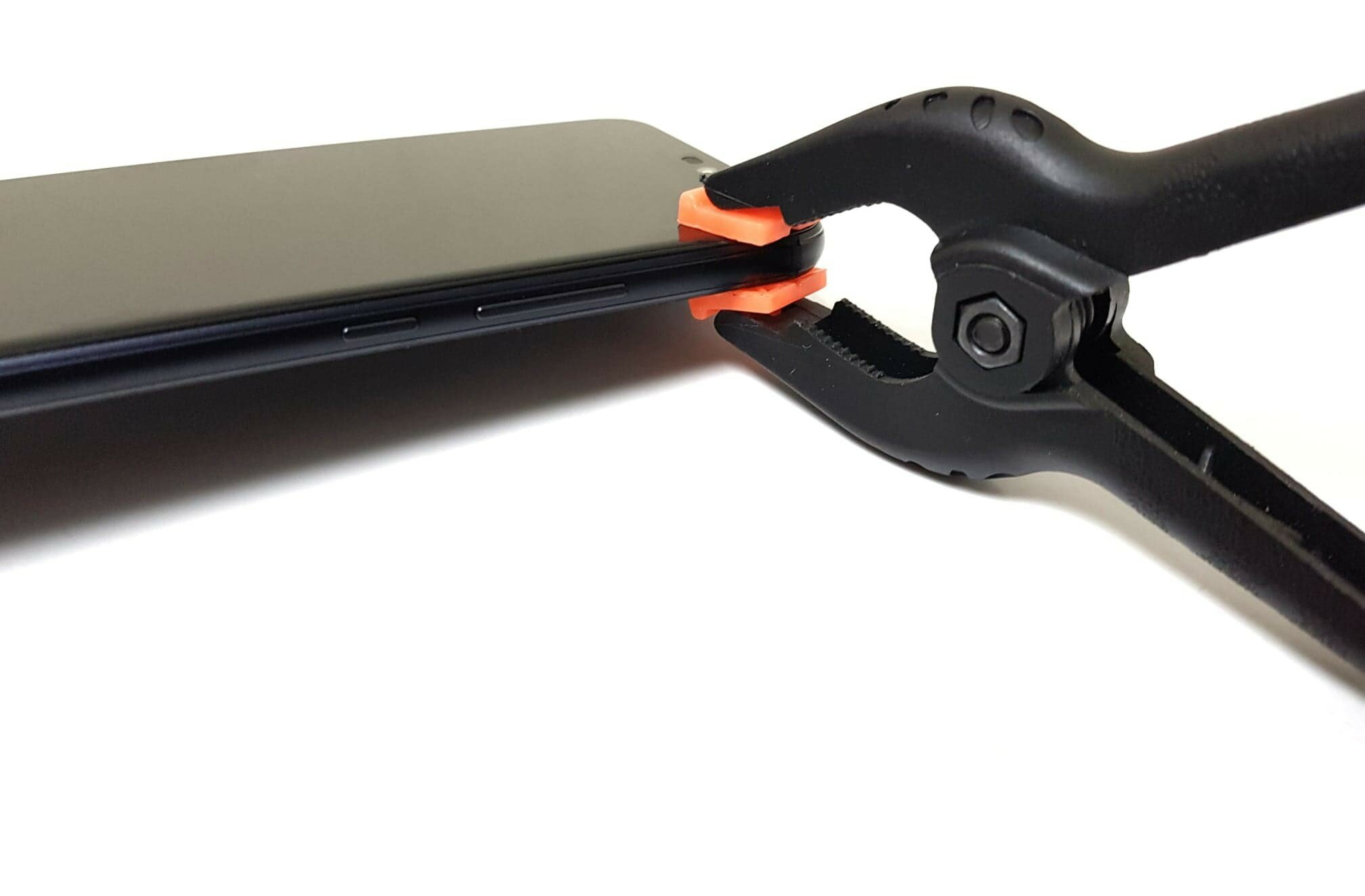 Zacisk do sciskania wyświetlaczy po naprawie